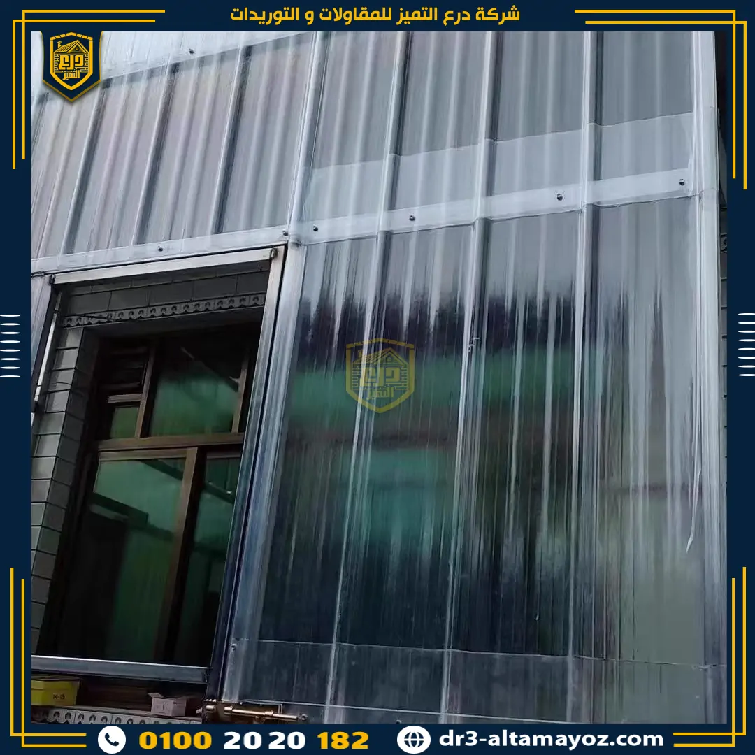 شرائح إنارة طبيعية داخل سقف مصنع
